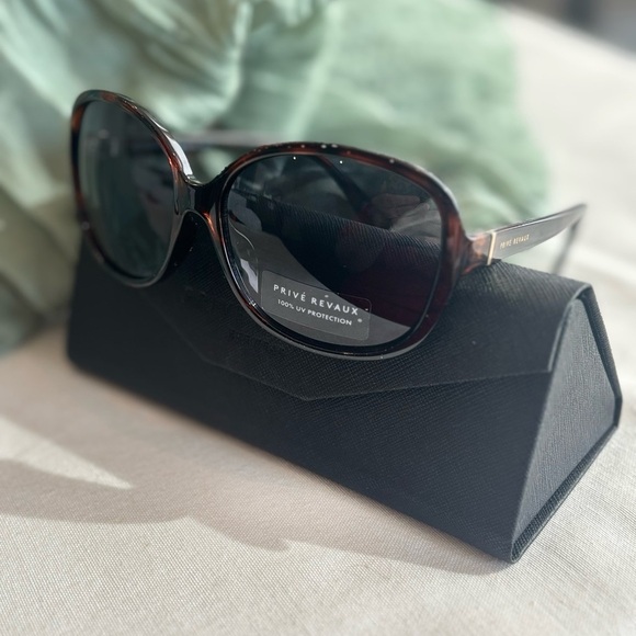 Privé Revaux Girl Boss Oversized Sunglasses – Tortoise Brown - Picture 7 of 8